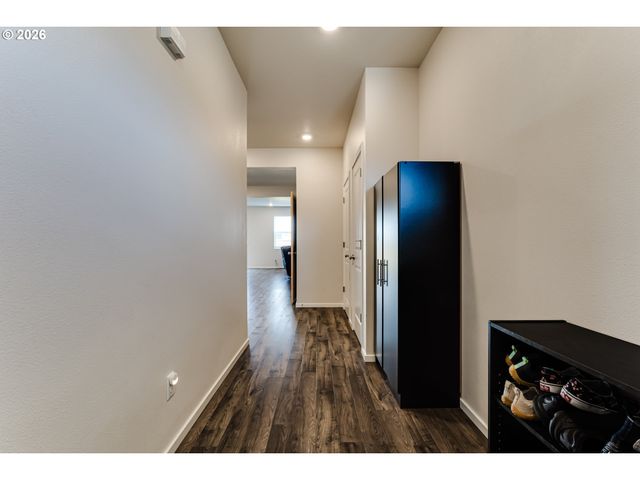 2932 V St, Springfield, OR 97477