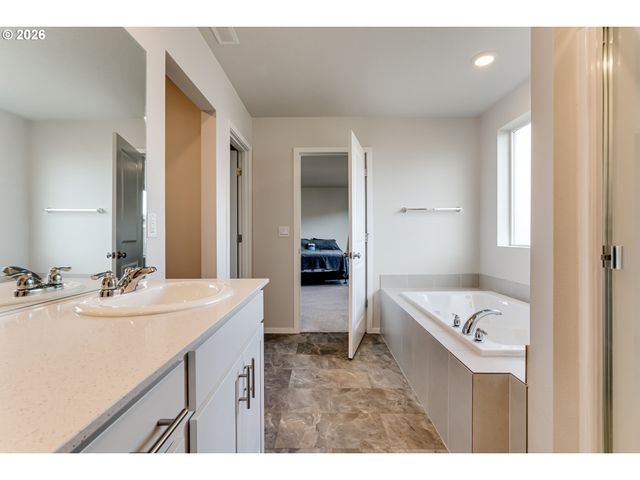 2932 V St, Springfield, OR 97477