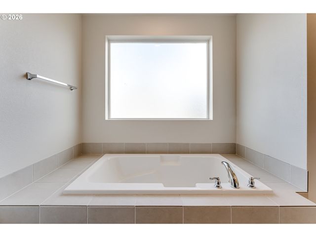 2932 V St, Springfield, OR 97477