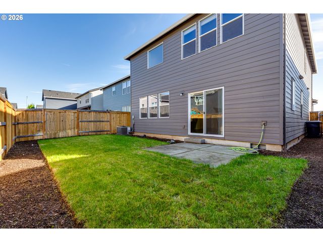 2932 V St, Springfield, OR 97477