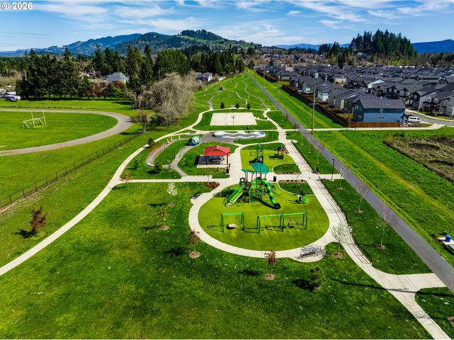 2932 V St, Springfield, OR 97477