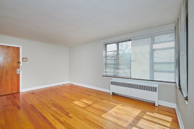 7383 N Winchester Avenue 2W, Chicago, IL 60626