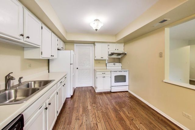 422 58th Place 7, Hinsdale, IL 60521