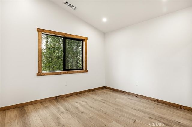 26325 Jacqueline Rd, Twin Peaks, CA 92391