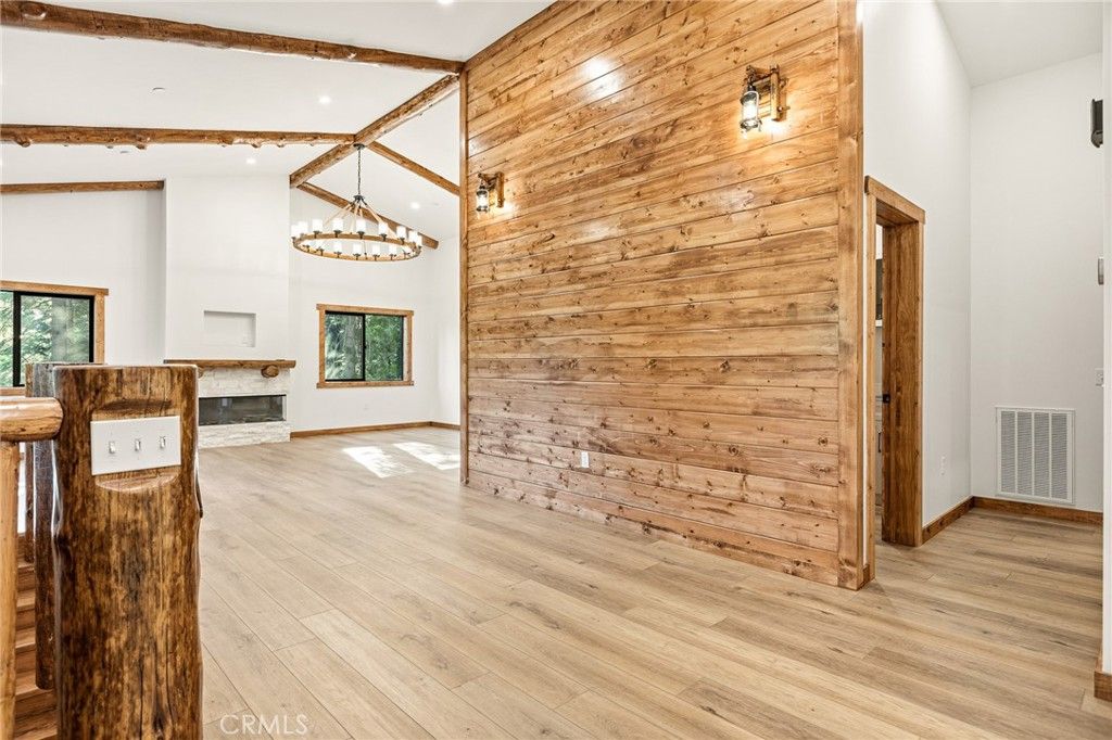 Image 10 of property listing at 26325 Jacqueline Rd, Twin Peaks, CA 92391