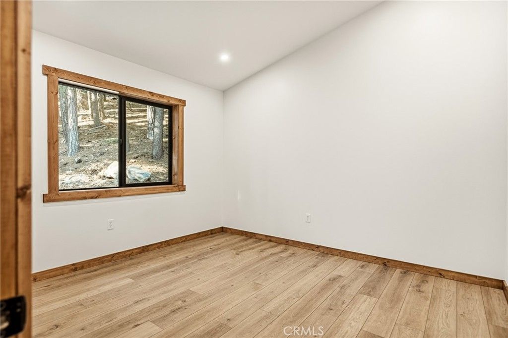 Image 16 of property listing at 26325 Jacqueline Rd, Twin Peaks, CA 92391