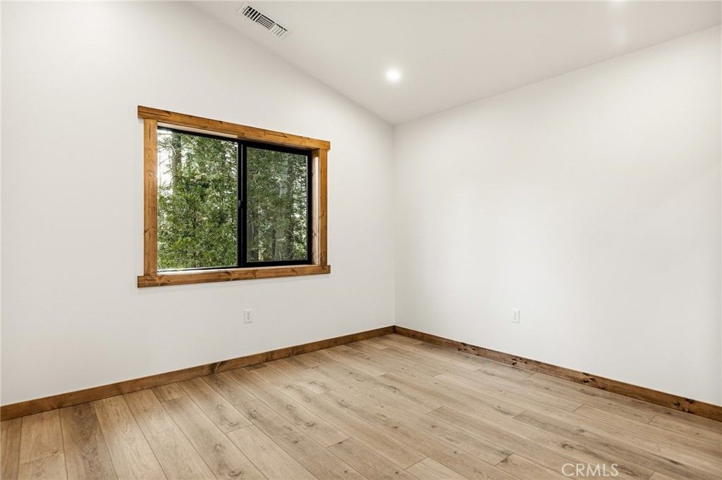 Image 17 of property listing at 26325 Jacqueline Rd, Twin Peaks, CA 92391