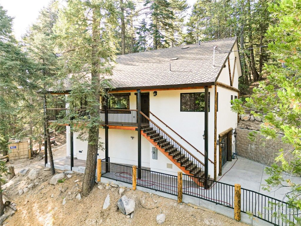 Image 2 of property listing at 26325 Jacqueline Rd, Twin Peaks, CA 92391