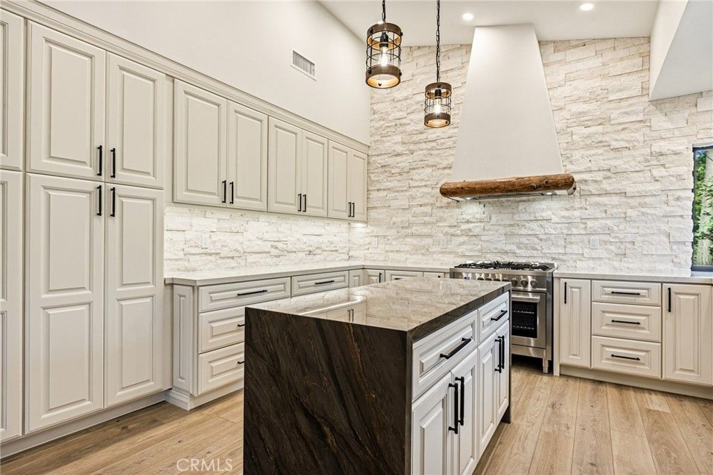 Image 30 of property listing at 26325 Jacqueline Rd, Twin Peaks, CA 92391