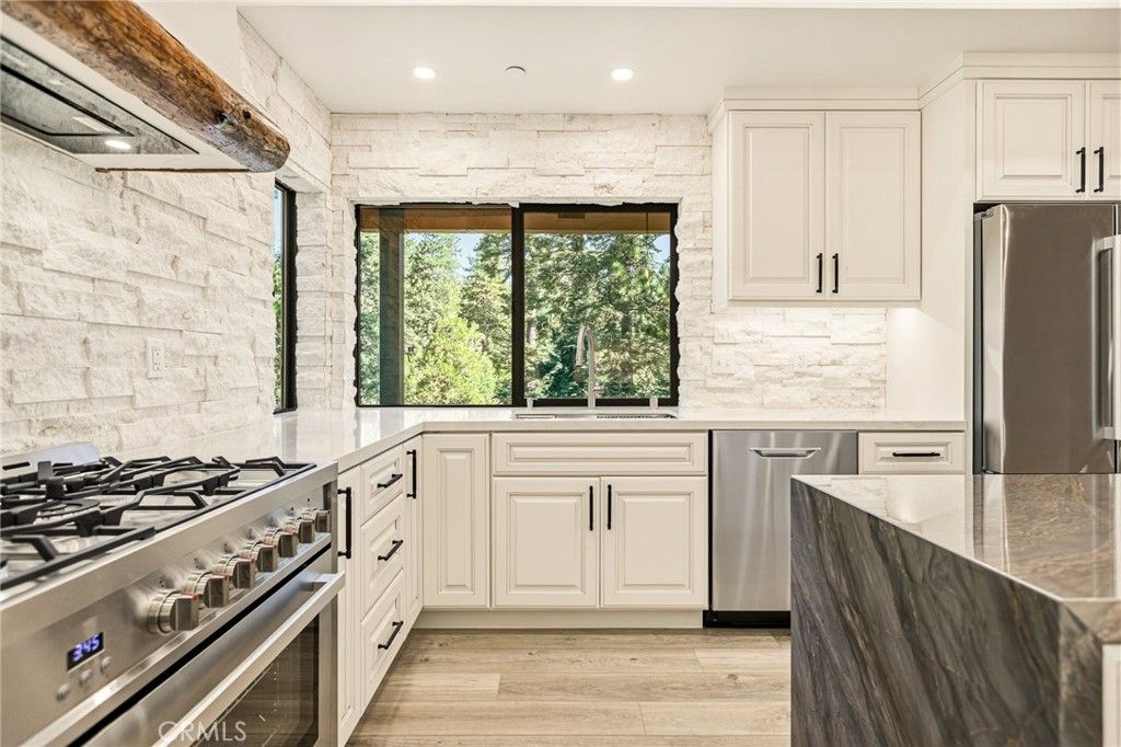 Image 31 of property listing at 26325 Jacqueline Rd, Twin Peaks, CA 92391