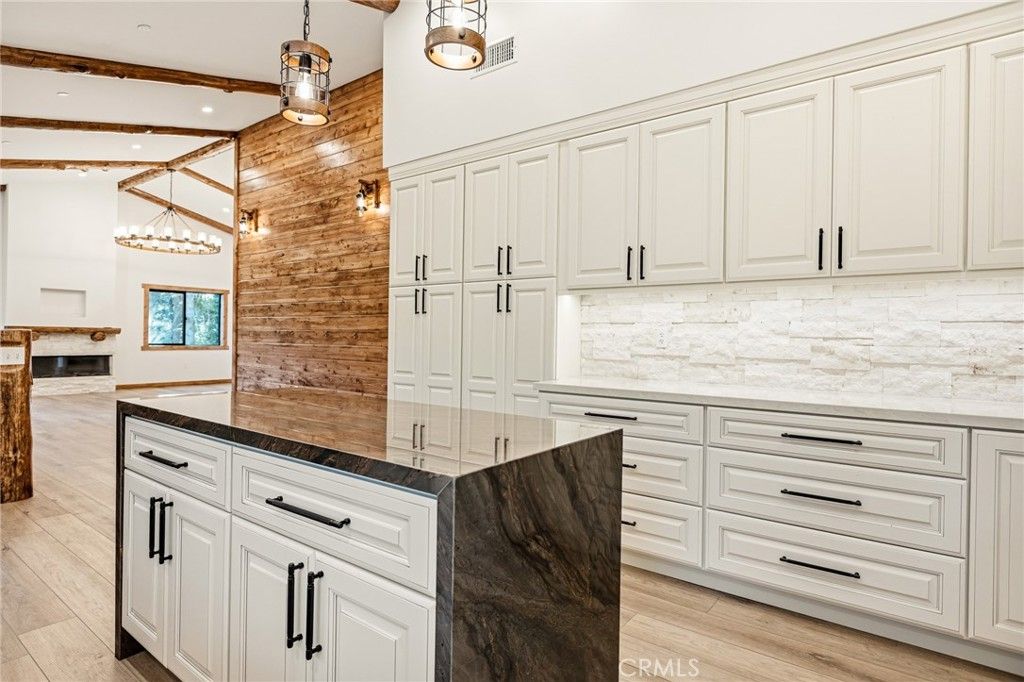 Image 32 of property listing at 26325 Jacqueline Rd, Twin Peaks, CA 92391
