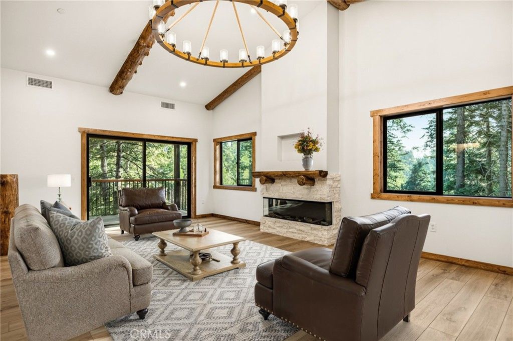 Image 5 of property listing at 26325 Jacqueline Rd, Twin Peaks, CA 92391
