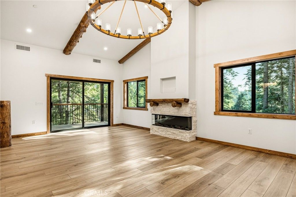 Image 6 of property listing at 26325 Jacqueline Rd, Twin Peaks, CA 92391