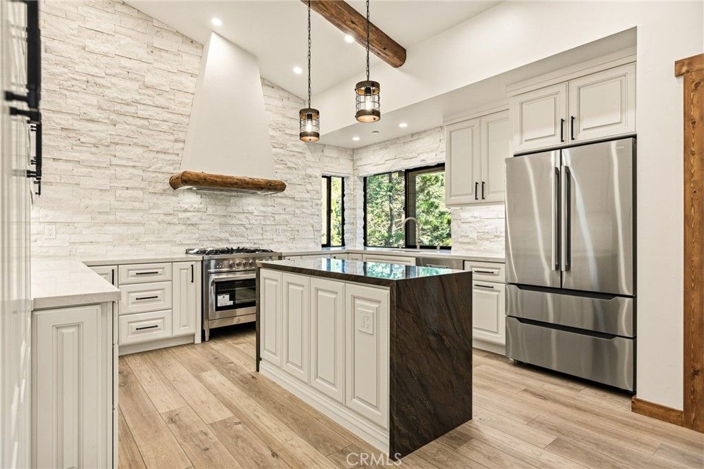 Image 7 of property listing at 26325 Jacqueline Rd, Twin Peaks, CA 92391