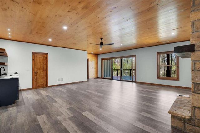 1038 BLUEBIRD Road, Mineral Bluff, GA 30559