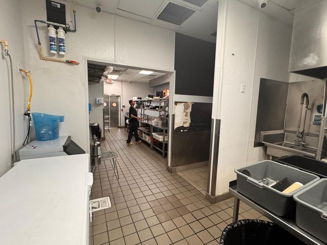 9664 W LINEBAUGH AVE, Tampa, FL 33626