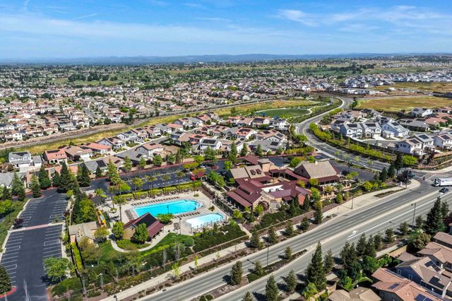 804 Berry Creek Dr, Rocklin, CA 95765