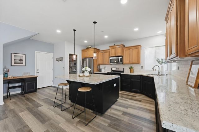 804 Berry Creek Dr, Rocklin, CA 95765