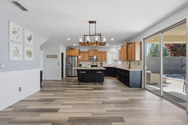 804 Berry Creek Dr, Rocklin, CA 95765