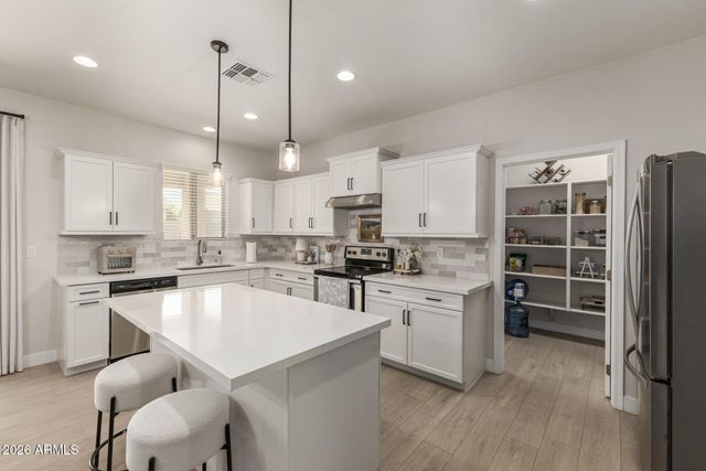 5735 W HUNTINGTON Drive, Laveen, AZ 85339