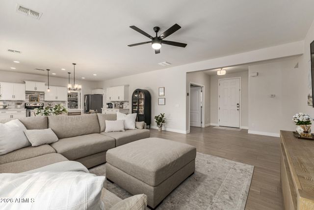 5735 W HUNTINGTON Drive, Laveen, AZ 85339