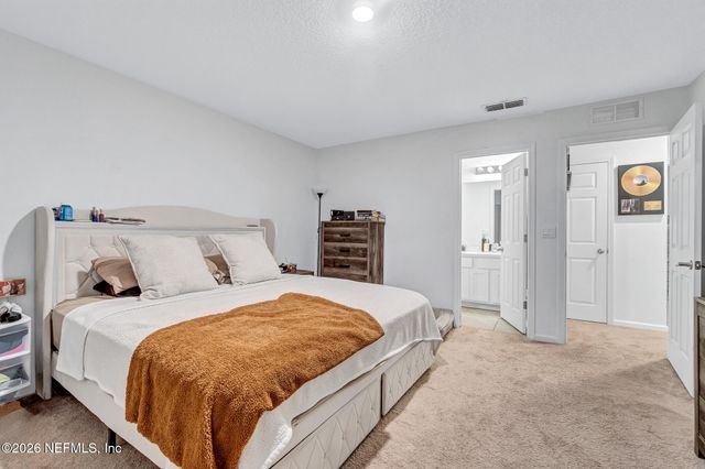 9008 GIFFORD Drive, Jacksonville, FL 32220