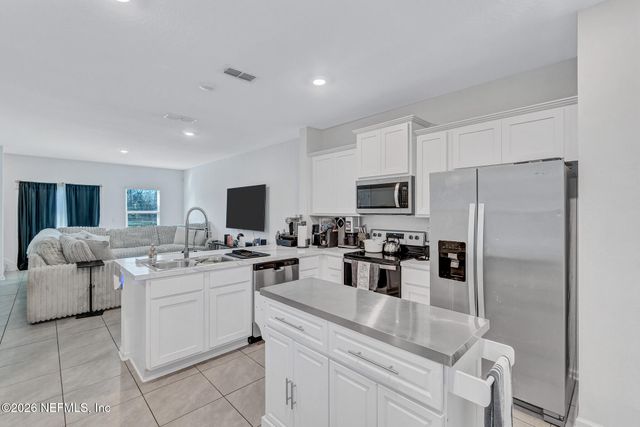 9008 GIFFORD Drive, Jacksonville, FL 32220