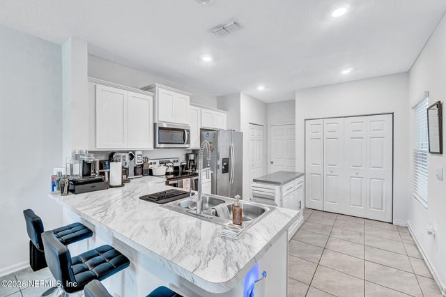 9008 GIFFORD Drive, Jacksonville, FL 32220