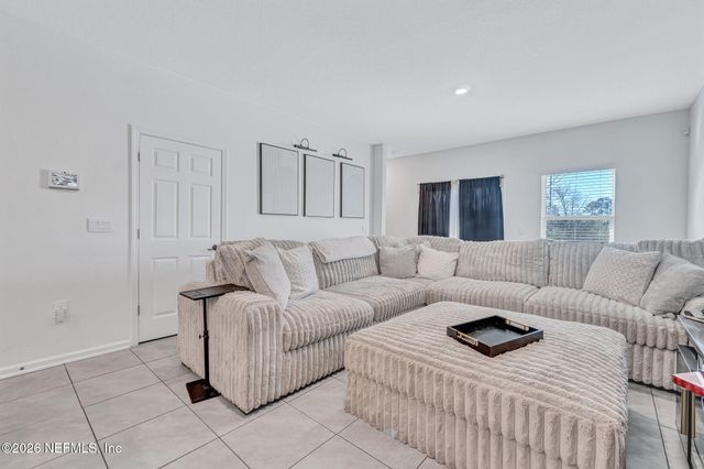 9008 GIFFORD Drive, Jacksonville, FL 32220