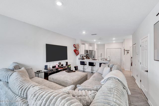 9008 GIFFORD Drive, Jacksonville, FL 32220