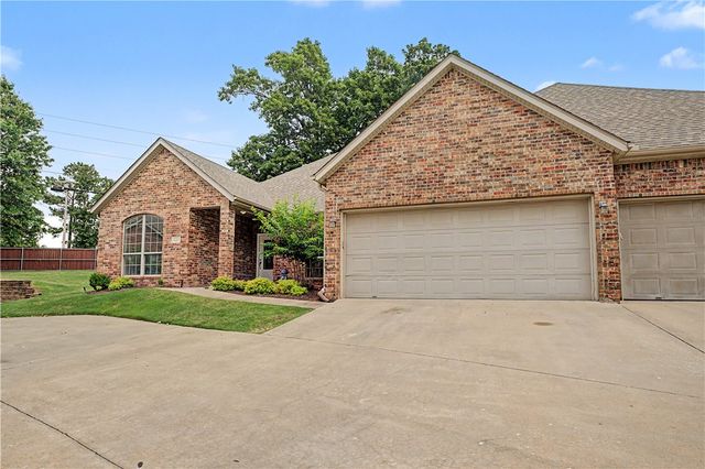 4281 N Meadow View Drive, Fayetteville, AR 72703