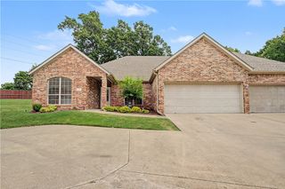 4281 N Meadow View Drive, Fayetteville, AR 72703