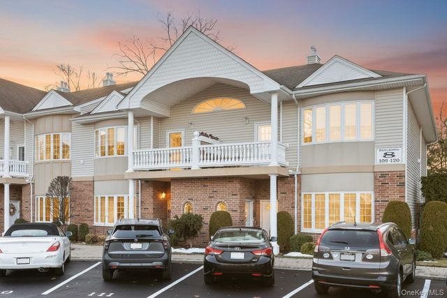 119 Francesca Way 119, Amityville, NY 11701