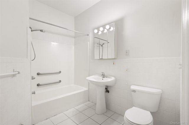 119 Francesca Way 119, Amityville, NY 11701