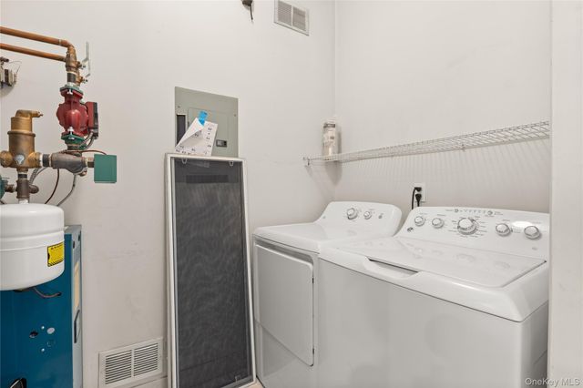 119 Francesca Way 119, Amityville, NY 11701