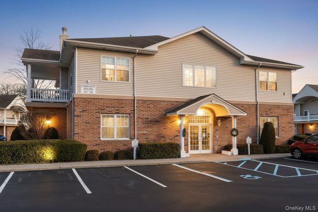 119 Francesca Way 119, Amityville, NY 11701