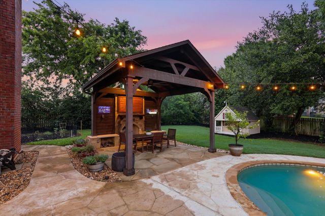 909 Chimney Hill Trail, Southlake, TX 76092
