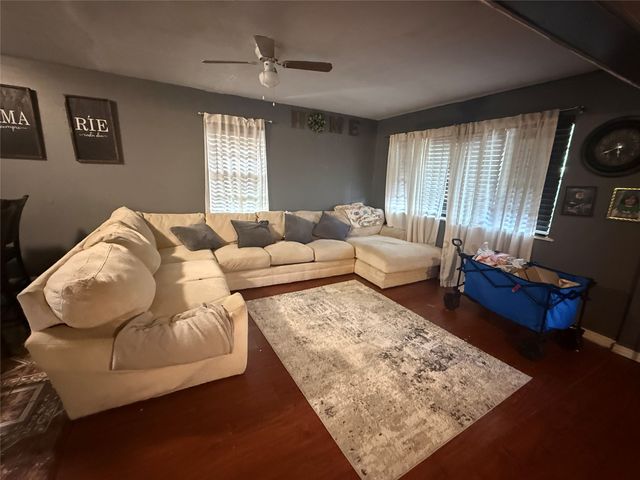 3834 Shelley Boulevard, Dallas, TX 75211