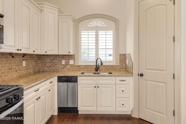 100 Birchview Drive, Broussard, LA 70518