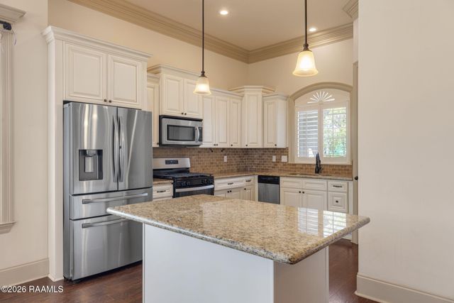 100 Birchview Drive, Broussard, LA 70518