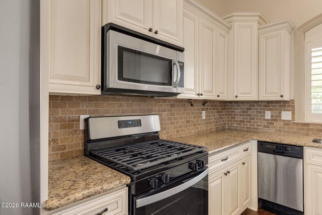 100 Birchview Drive, Broussard, LA 70518