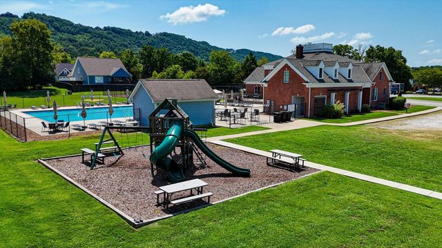 8886 Silver Maple Drive, Ooltewah, TN 37363