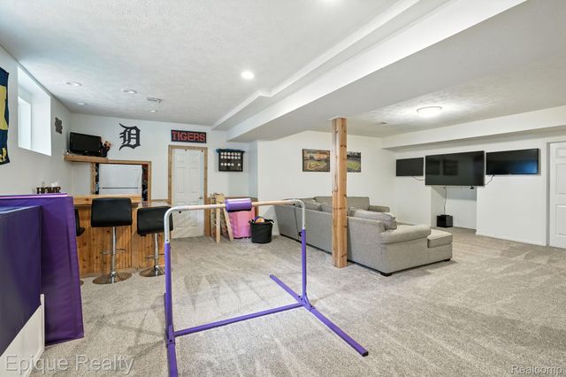 9446 Fair Oaks Drive, Goodrich Village, MI 48438