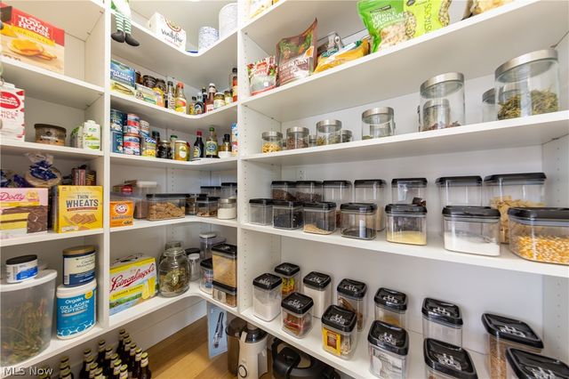 26 Meade Lane, Cleveland Heights, OH 44106