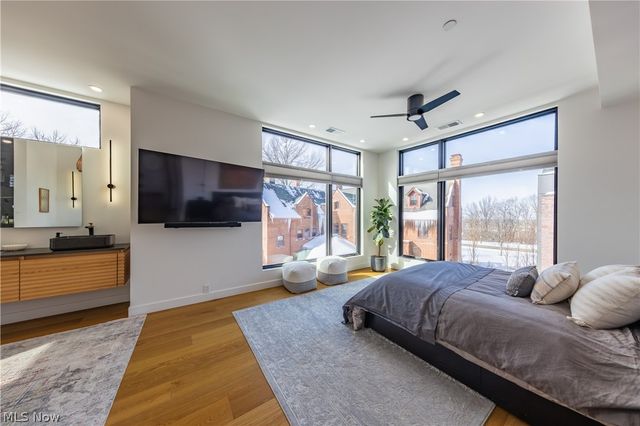 26 Meade Lane, Cleveland Heights, OH 44106