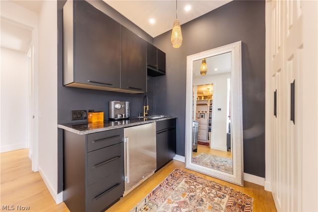 26 Meade Lane, Cleveland Heights, OH 44106