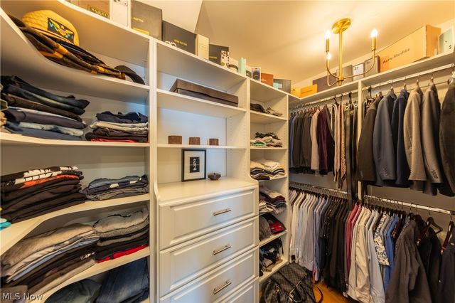 26 Meade Lane, Cleveland Heights, OH 44106