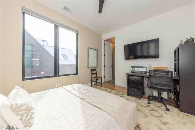 26 Meade Lane, Cleveland Heights, OH 44106