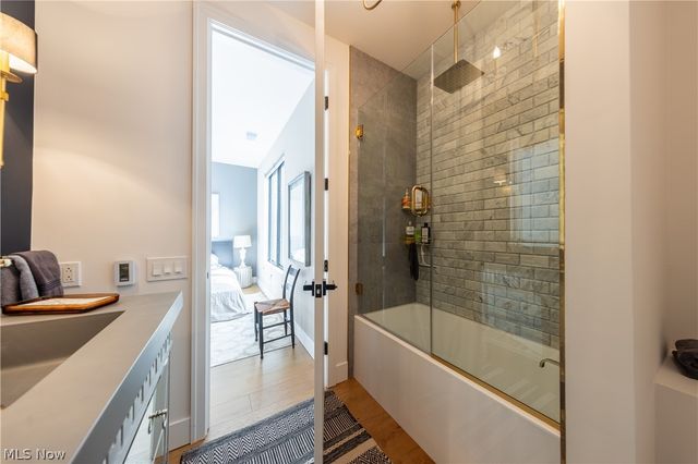 26 Meade Lane, Cleveland Heights, OH 44106