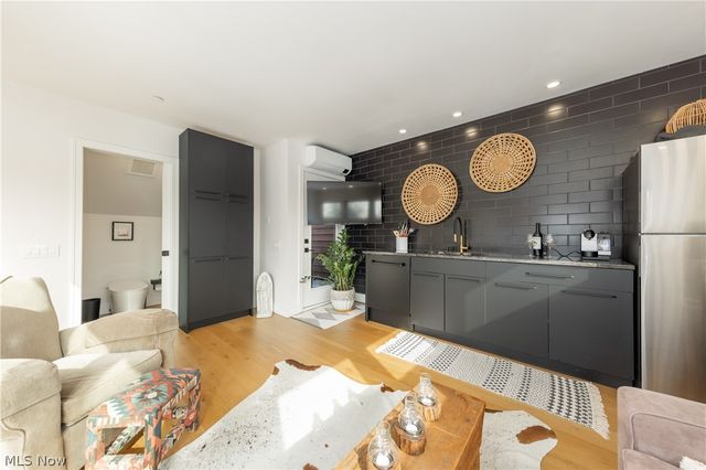 26 Meade Lane, Cleveland Heights, OH 44106